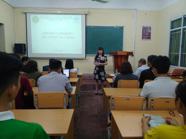 Tập đoàn Neovia: Tài trợ khóa học tiếng Anh cho sinh viên Khoa Chăn nuôi 