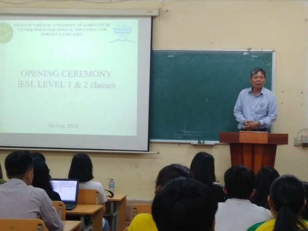 Tập đoàn Neovia: Tài trợ khóa học tiếng Anh cho sinh viên Khoa Chăn nuôi 