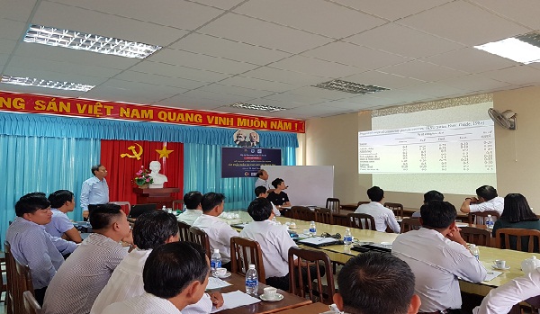 Tập huấn sử dụng phần mềm chuyên dụng lập khẩu phần ăn cho heo tại trại