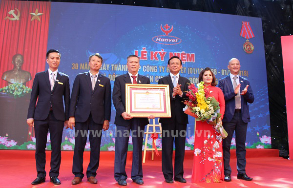 Công ty HANVET: Kỷ niệm 30 năm ngày thành lập và đón nhận Huân chương Lao động Hạng Ba