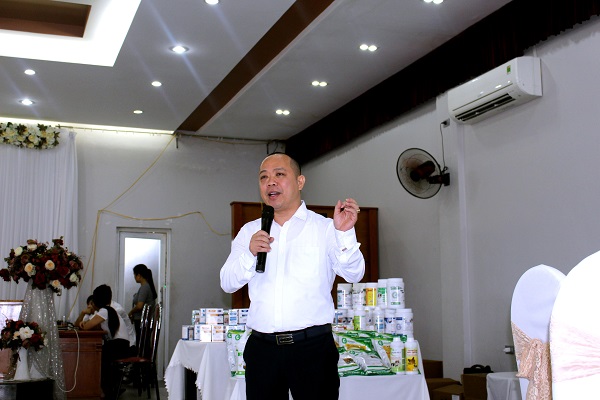 Phổ biến pháp luật và chuyển giao tiến bộ khoa học vào sản xuất chăn nuôi