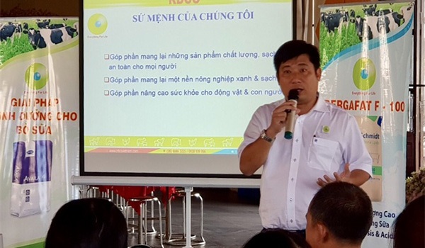RDCO tổ chức toạ đàm hỗ trợ kỹ thuật cho nông dân nuôi bò sữa