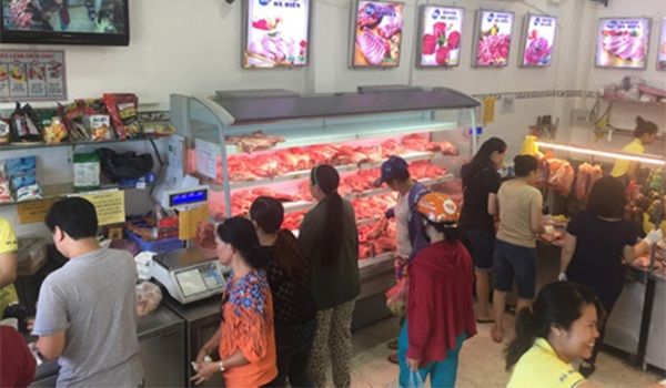 thit-heo-hoa-phat-ra-thi-truong