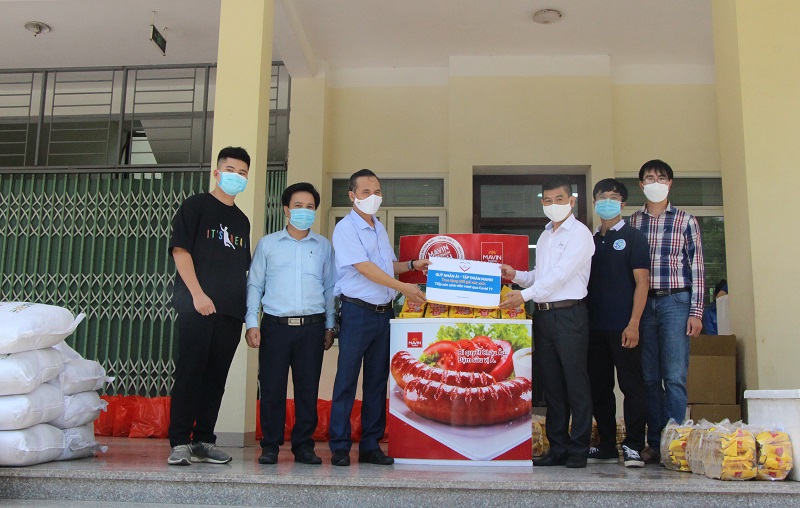 Khoa Chăn nuôi (VNUA) cùng các doanh nghiệp hỗ trợ sinh viên gặp khó khăn do Covid-19